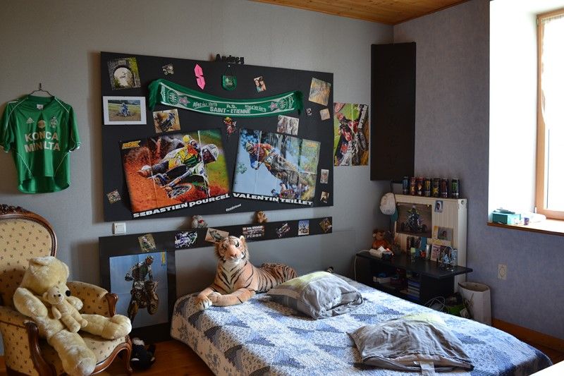 Ferme rénovée Le Chambon sur Lignon  Appartement indépendant. Nombreuses dépendances. Proche village.